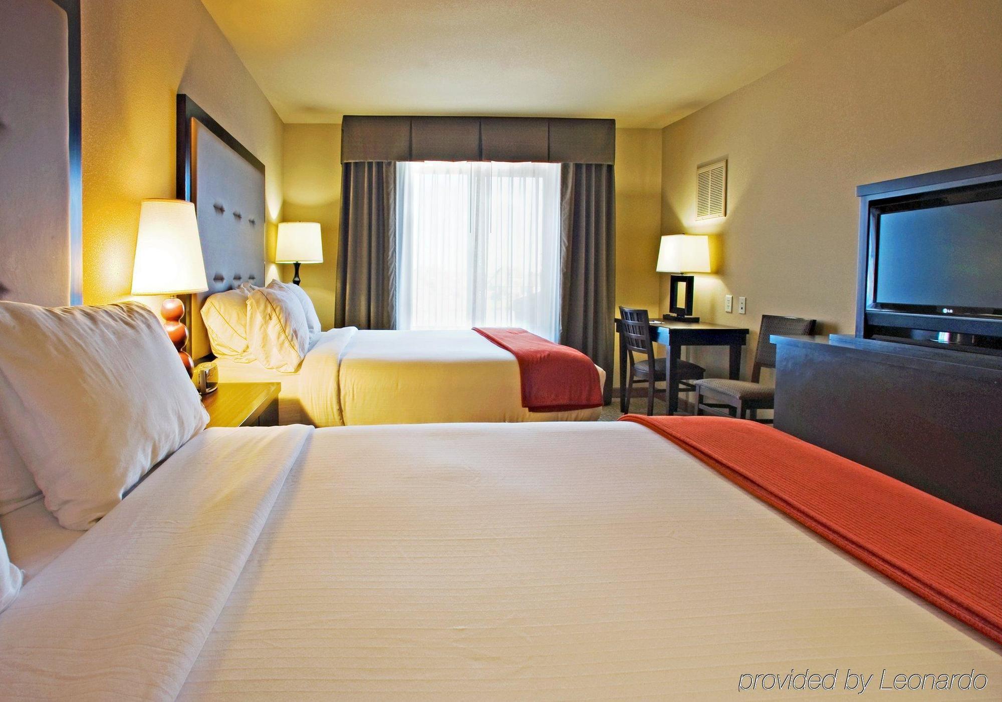 Holiday Inn Express Hotel & Suites Wichita Falls, An Ihg Hotel Room photo