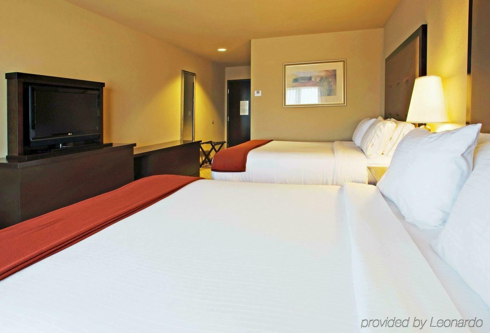 Holiday Inn Express Hotel & Suites Wichita Falls, An Ihg Hotel Room photo