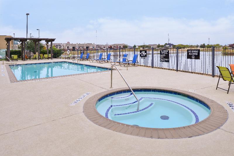 Holiday Inn Express Hotel & Suites Wichita Falls, An Ihg Hotel Exterior photo